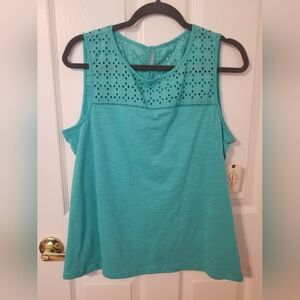 Woman's sleeveless top